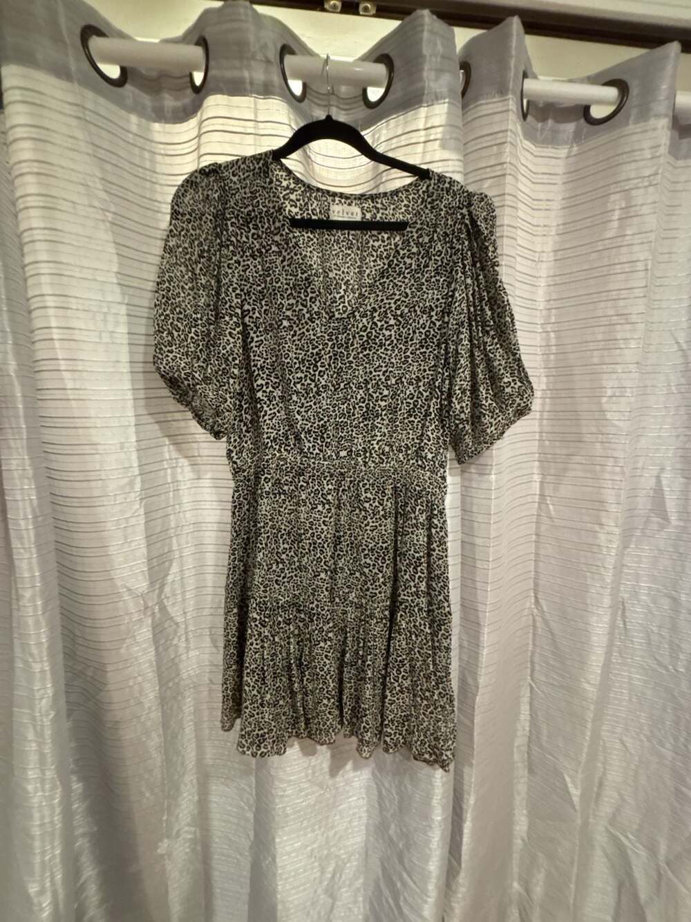 Velvet by Graham & Spencer Women's Saskia Short Sleeve Leopard Print Dress Size